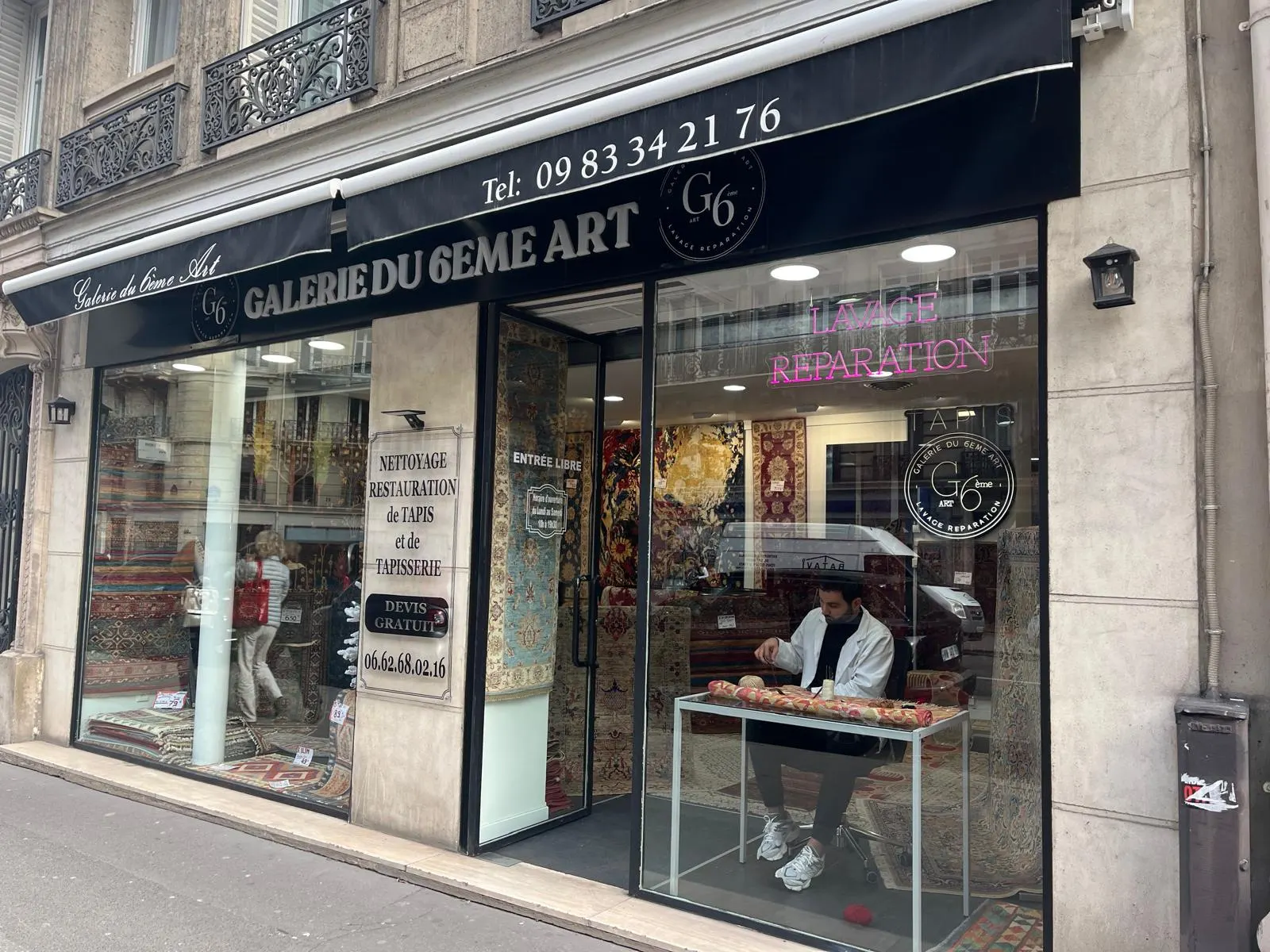 Devanture de la Galerie du 6ème Art, 89 rue de Rennes à Paris